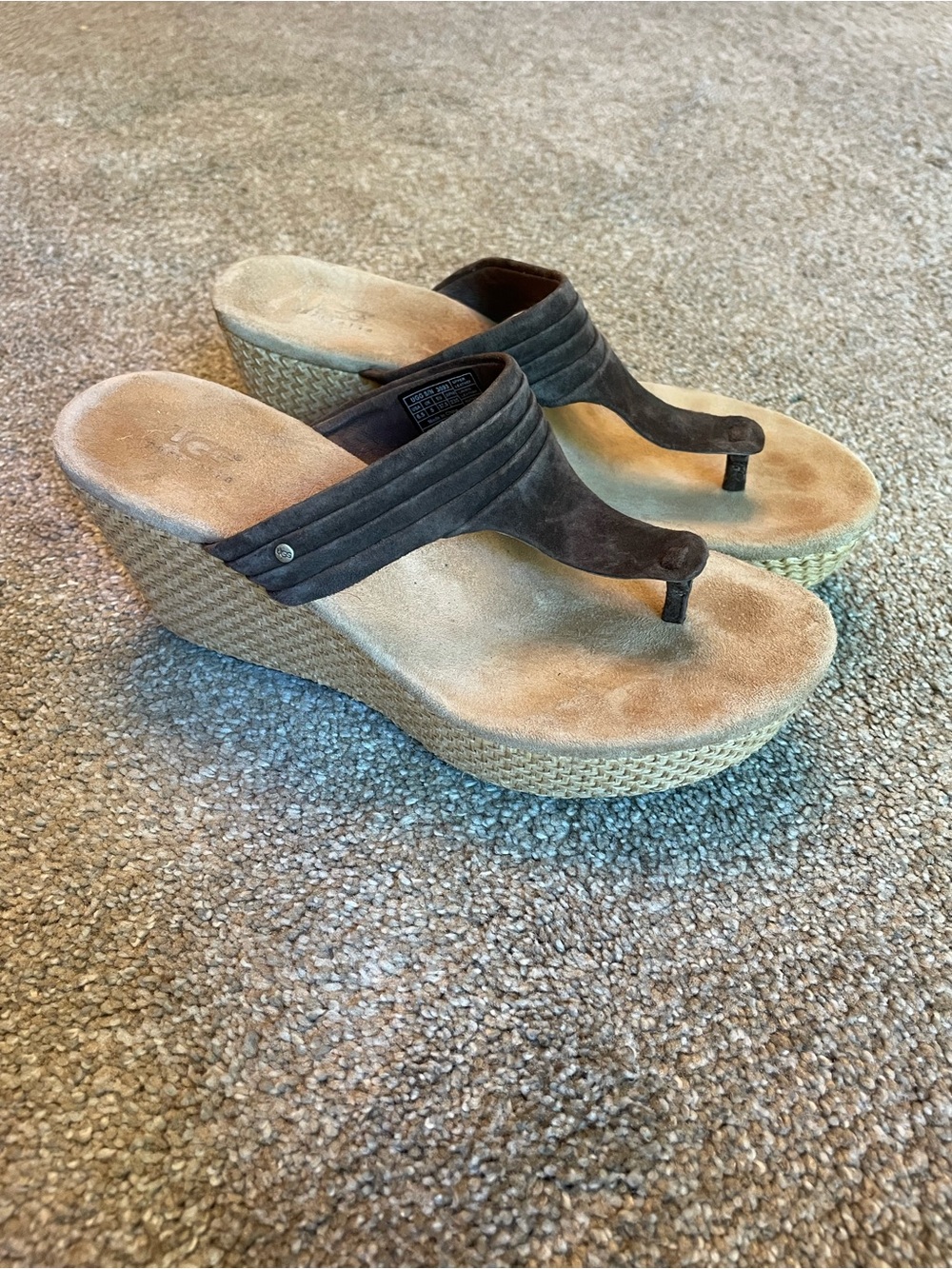 UGG Zamora Wedge Thong Sandals in Brown Suede Raffia Platform Heel Size 6.5 new